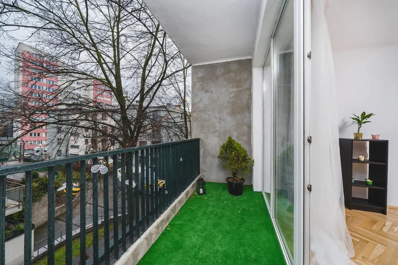 Apartment Sunshine Parkside Hideaway - 3 Bedroom - By Upstairs Krakow