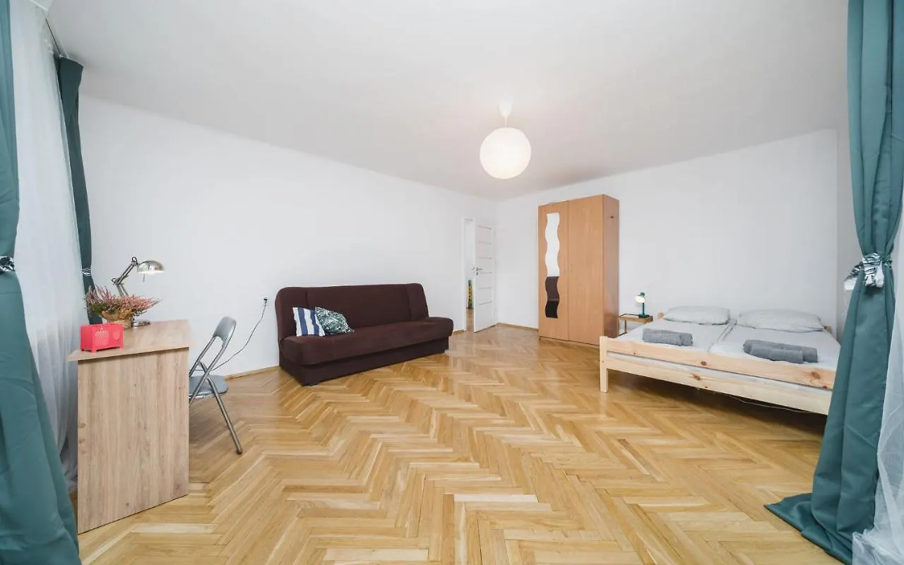 Sunshine Parkside Hideaway - 3 Bedroom - By Upstairs Krakow 0*,  Poland