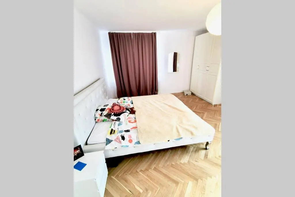 Apartment Sunshine Parkside Hideaway - 3 Bedroom - By Upstairs Krakow